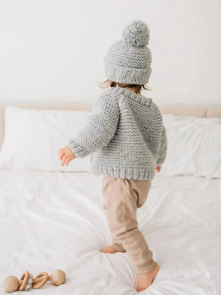 GARTER STITCH POM HAT