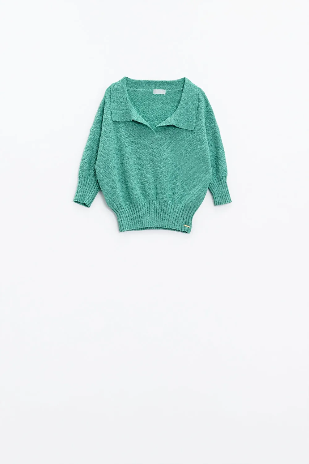 Green sweater with 3/4 sleeves and polo collar