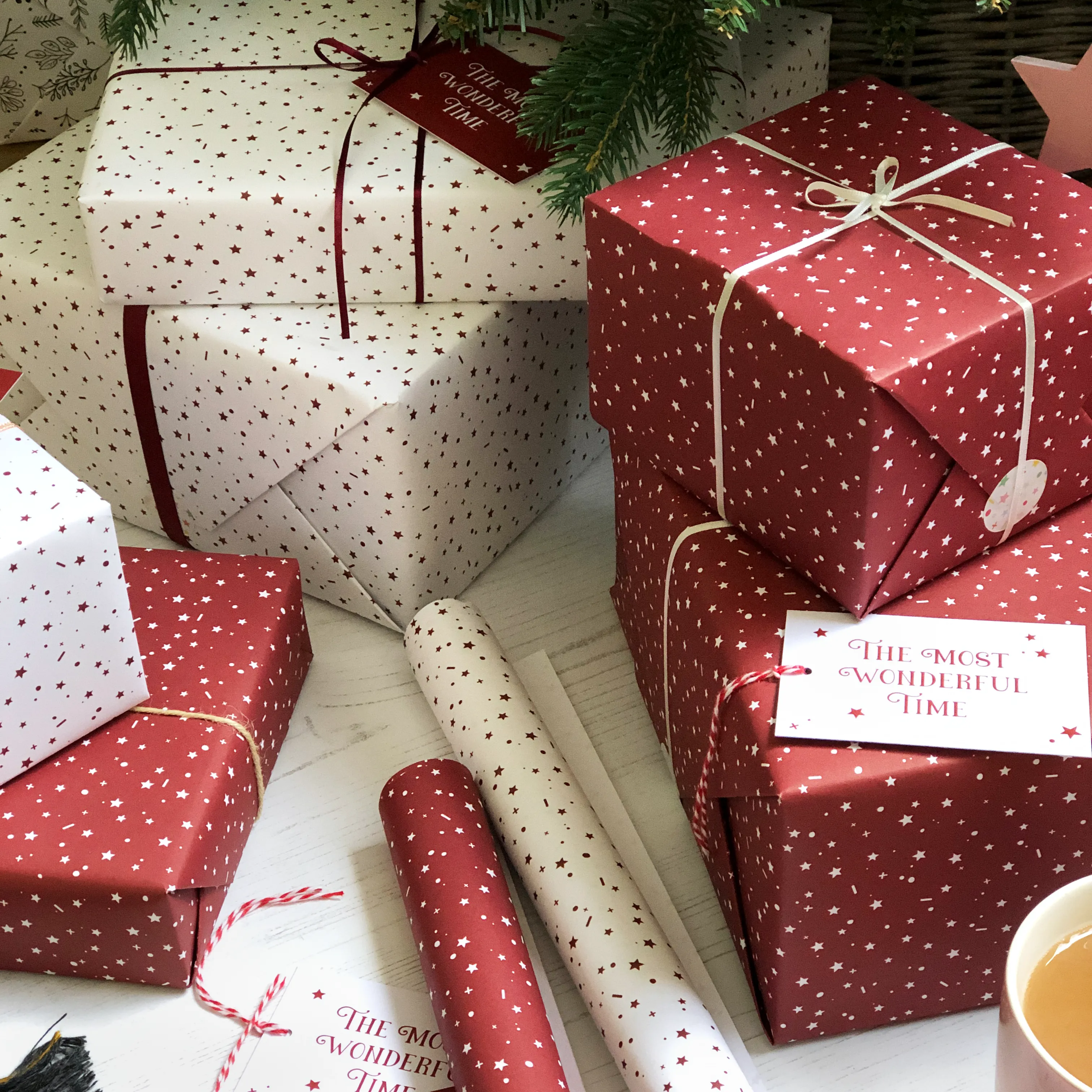 Red Stars 'Wonderful Time' Mixed Wrapping Paper Set