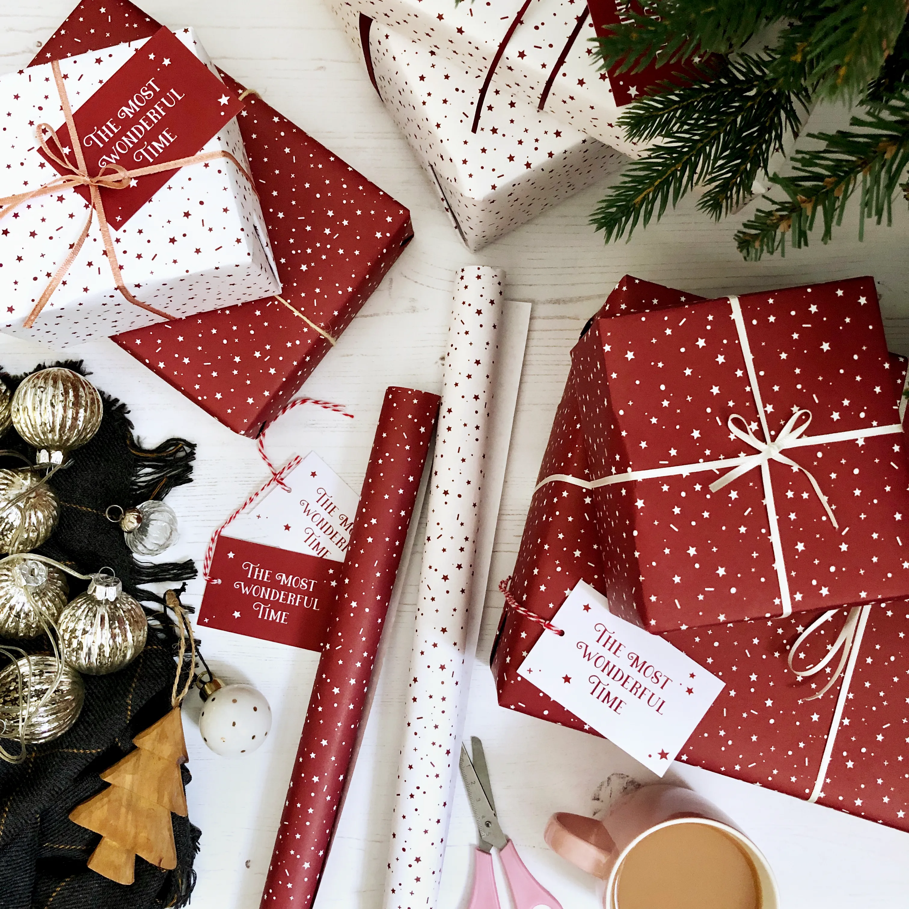Red Stars 'Wonderful Time' Mixed Wrapping Paper Set