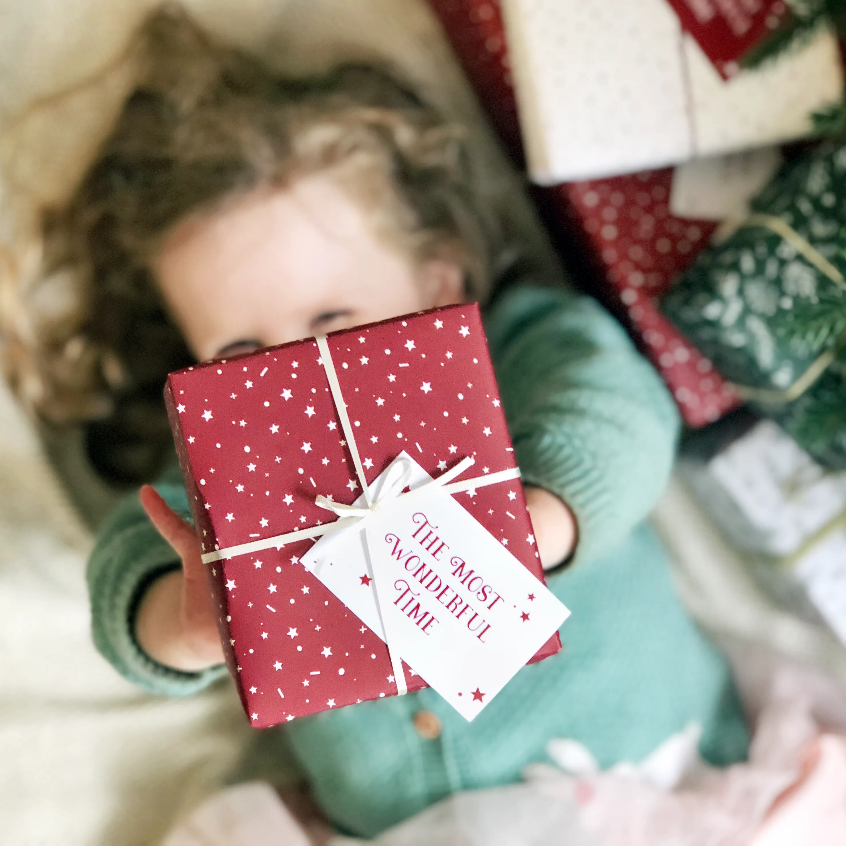 Red Stars 'Wonderful Time' Mixed Wrapping Paper Set