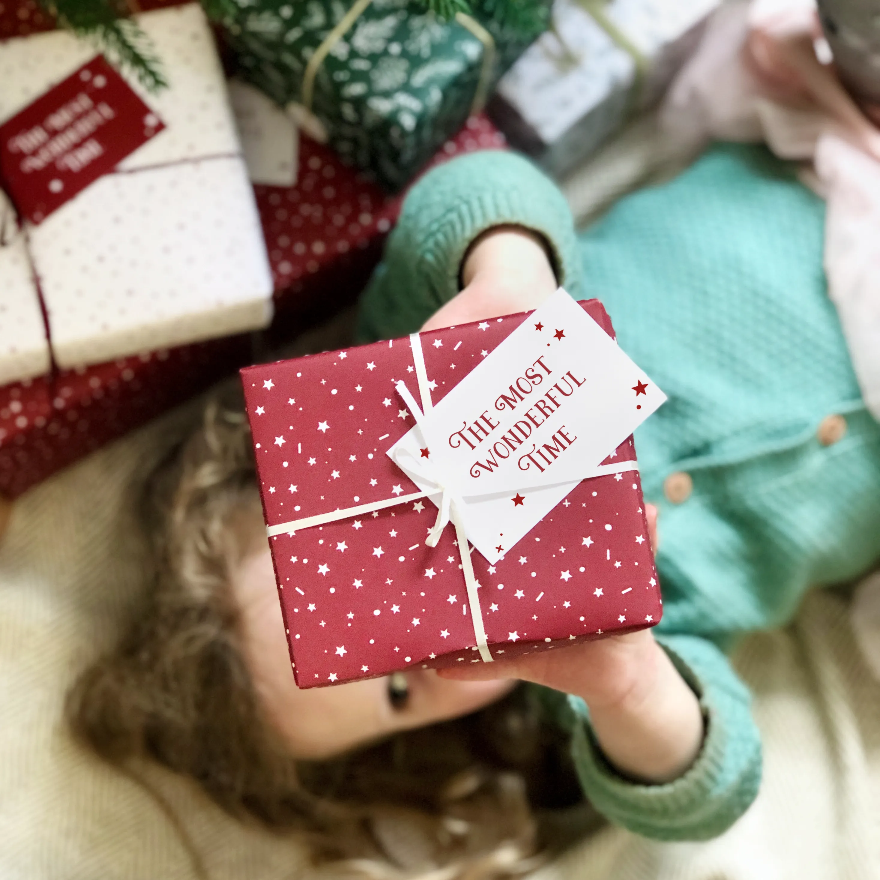 Red Stars 'Wonderful Time' Mixed Wrapping Paper Set