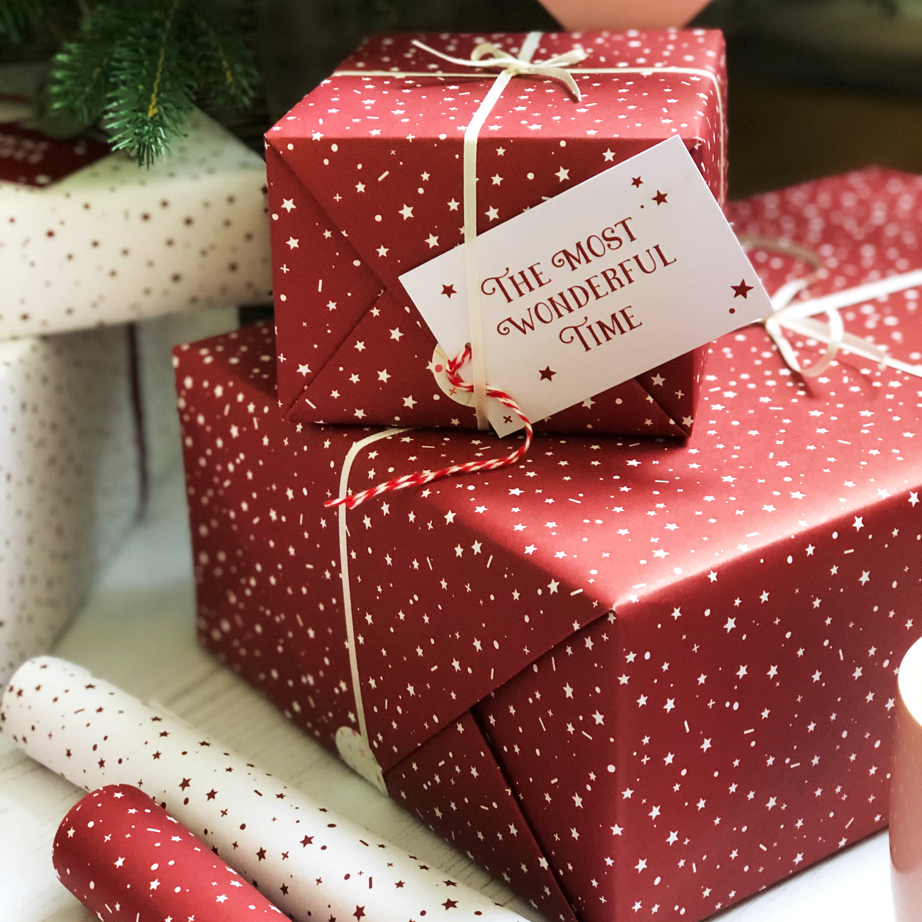 Red Stars 'Wonderful Time' Mixed Wrapping Paper Set