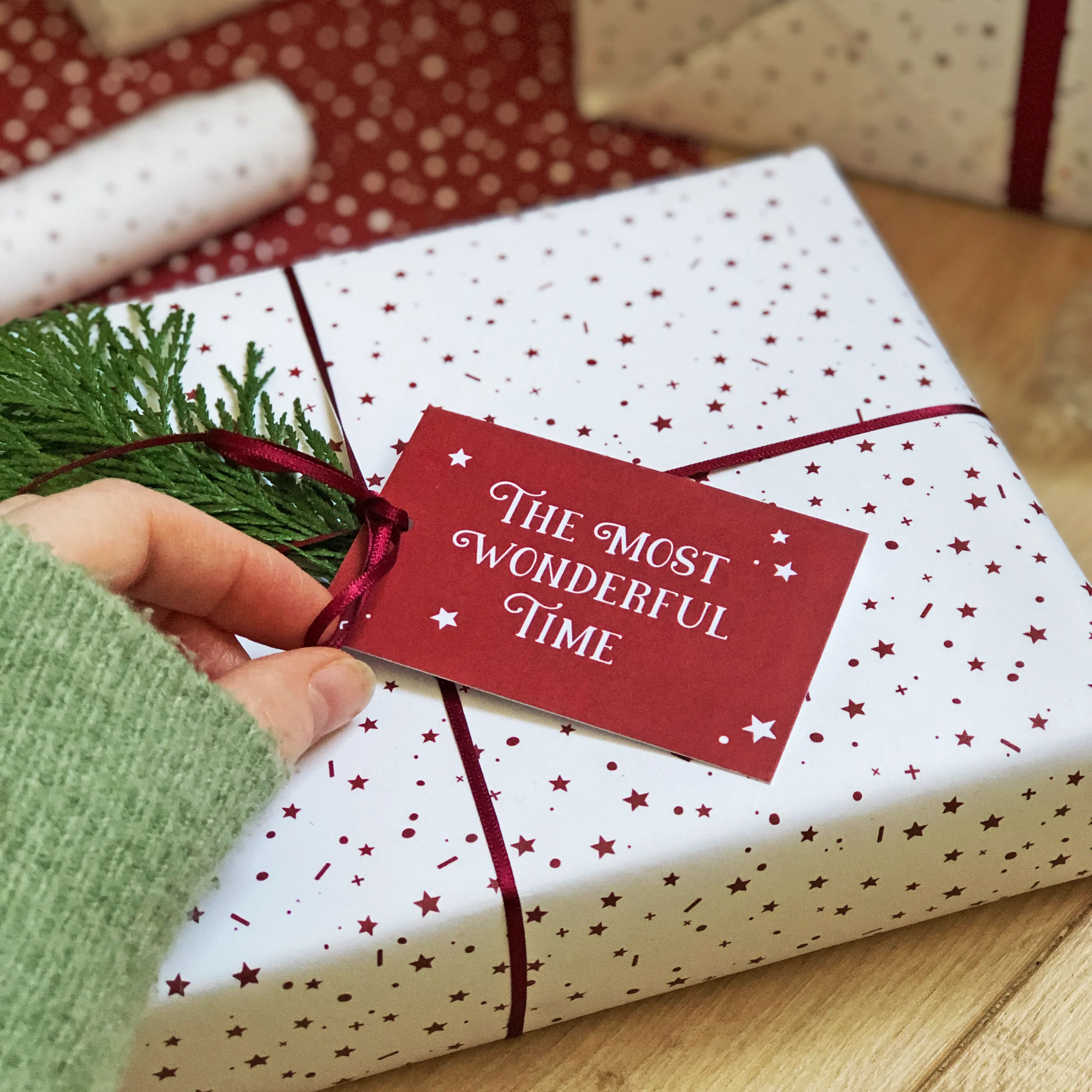 Red Stars 'Wonderful Time' Mixed Wrapping Paper Set