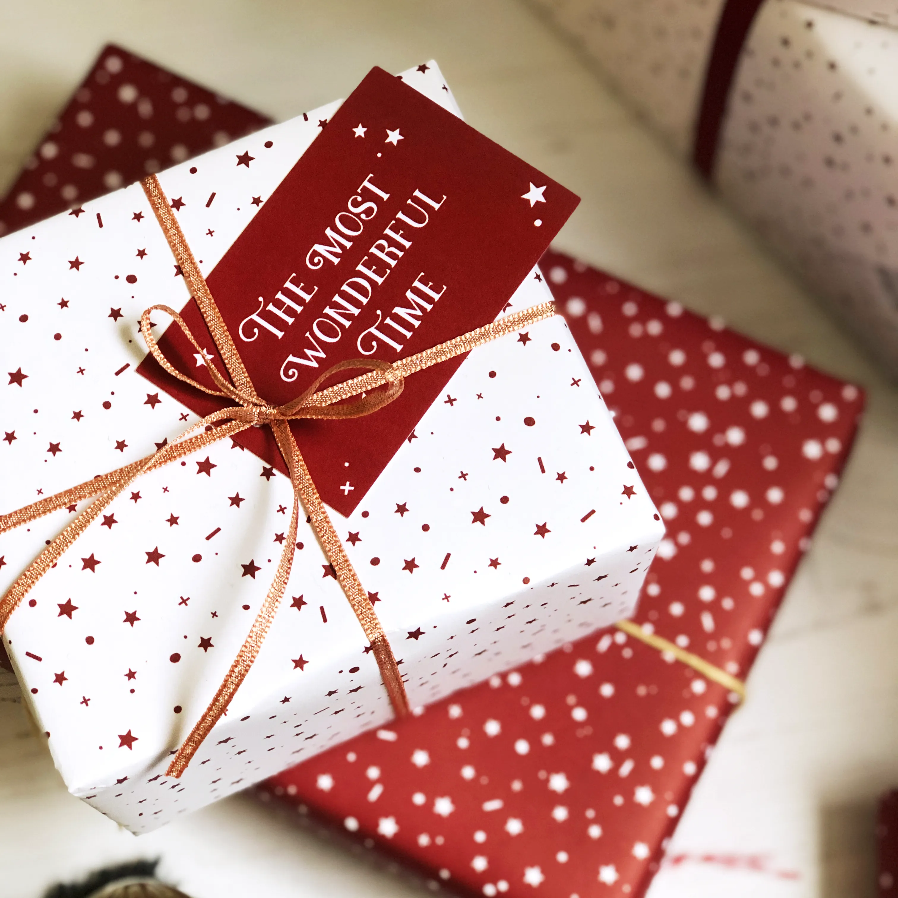 Red Stars 'Wonderful Time' Mixed Wrapping Paper Set