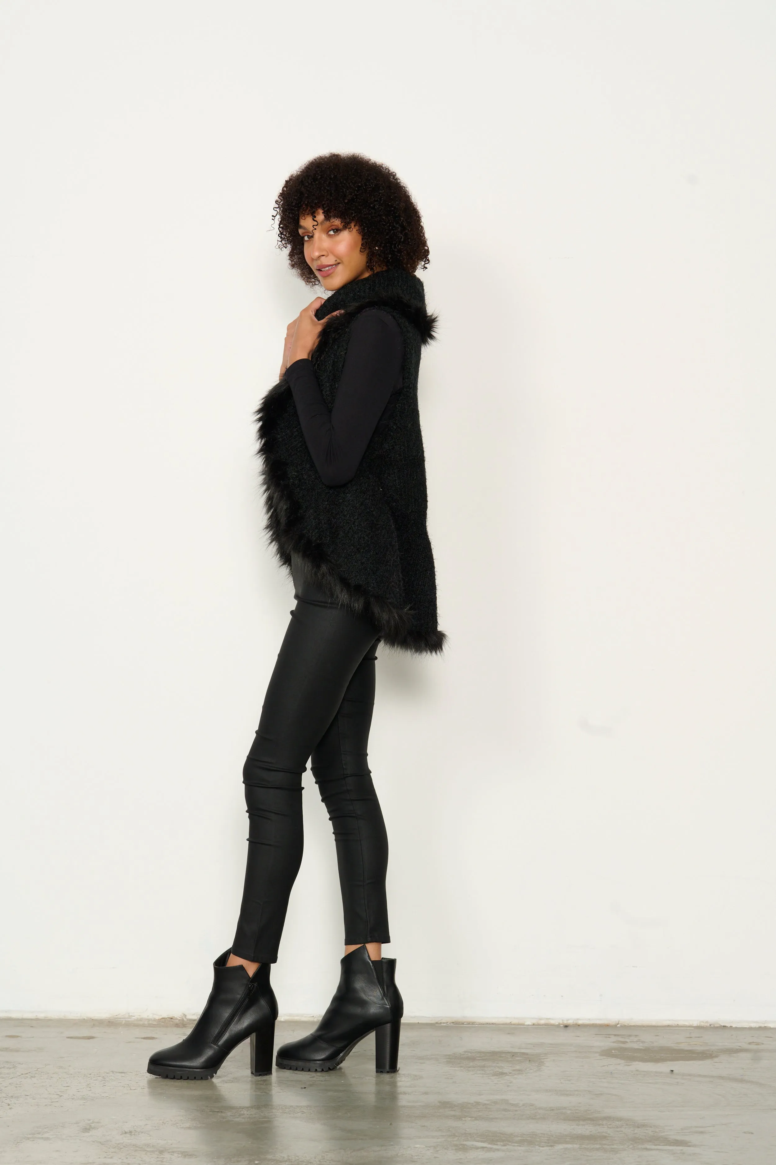 Vest- Knit w/faux fur trim