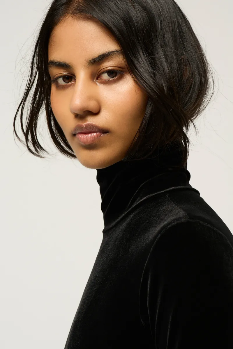 WOMENS HIGH NECK VELVET CROP TOP